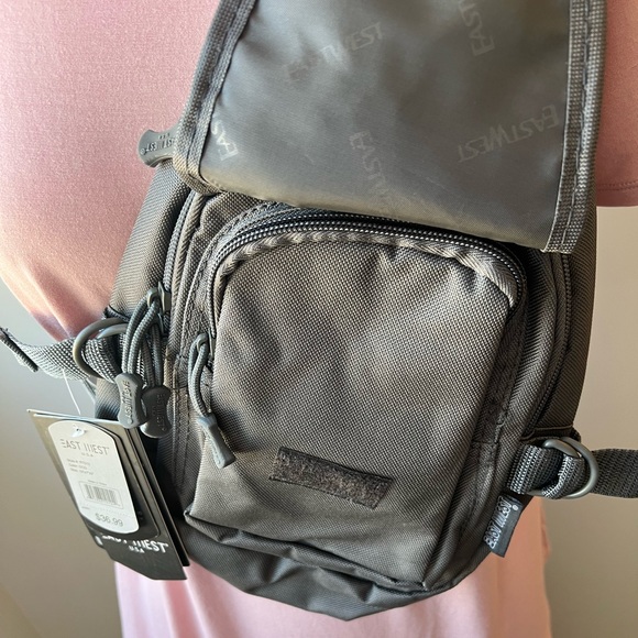 NWT East West Sling Utility Bag. This bag is great for an on the go person. - Picture 4 of 11